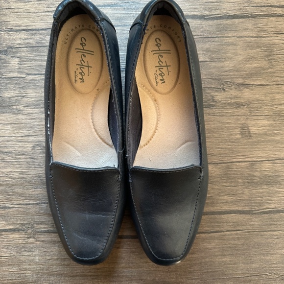 **CLARKS* Navy Round Toe Shoes Size 6 - Picture 2 of 8